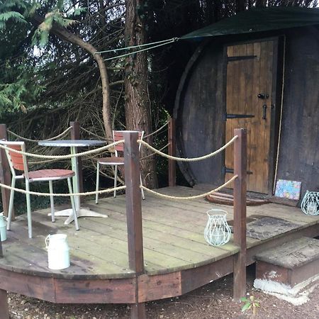 Charming 2-Bed Cabin In Domfront-En-Poiraie Perrou Eksteriør billede