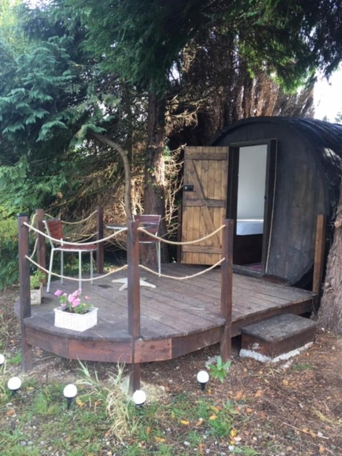 Charming 2-Bed Cabin In Domfront-En-Poiraie Perrou Eksteriør billede