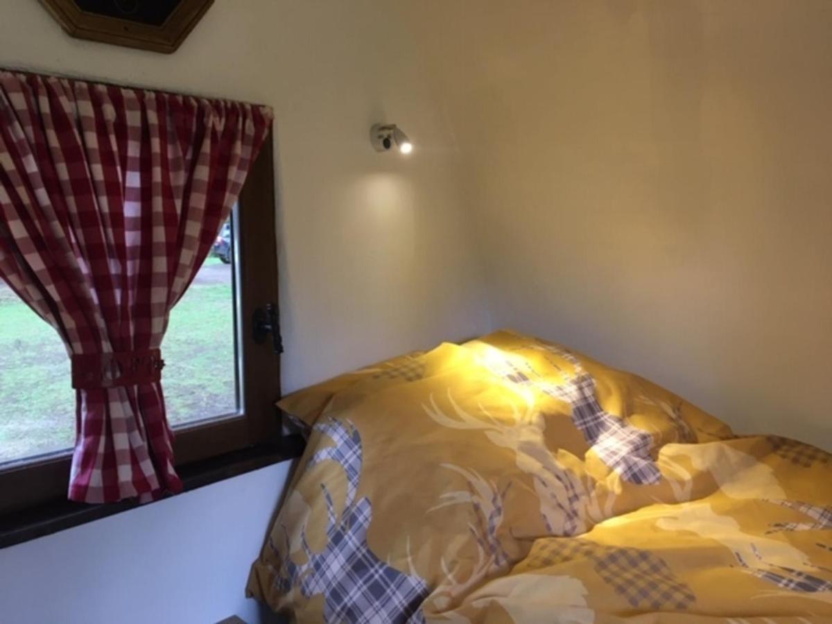 Charming 2-Bed Cabin In Domfront-En-Poiraie Perrou Eksteriør billede